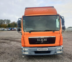 man tgl ridgid box truck with tail lift 4x2 2009 211102 a