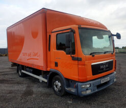 man tgl ridgid box truck with tail lift 4x2 2009 211102 b