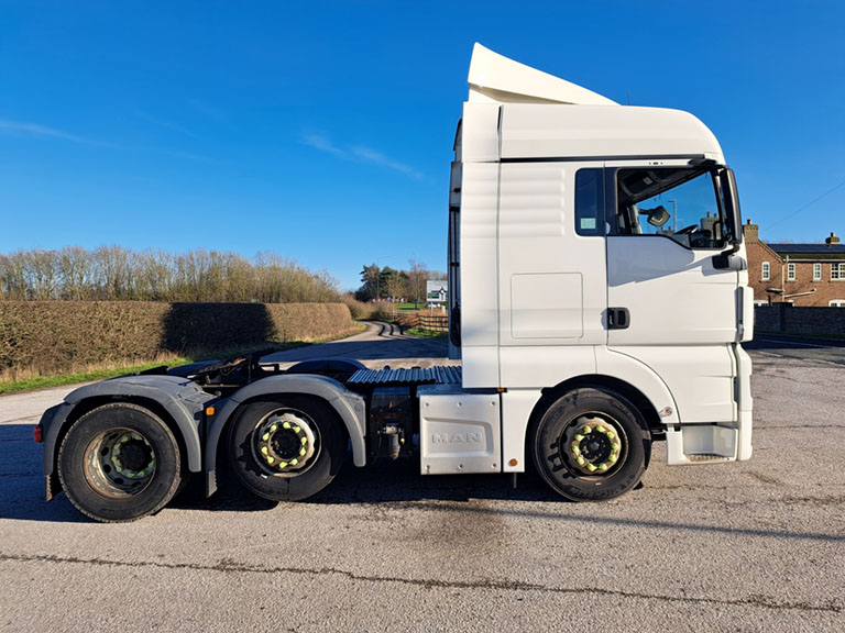 man tgx 26.500 tractor unit 6x2 auto 2019 260205