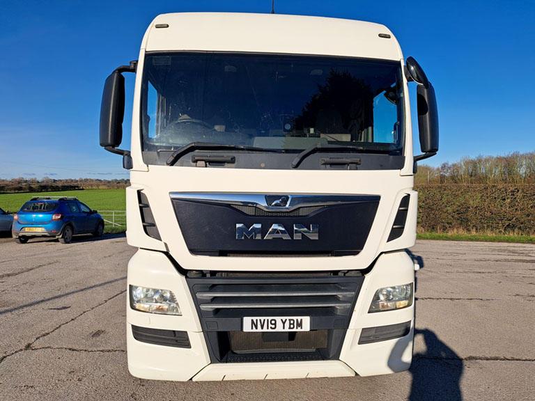 man tgx 26.500 tractor unit 6x2 auto 2019u7 260206