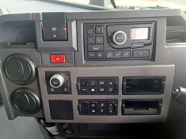 renault t range tractor unit 6x2 auto 2019 260208