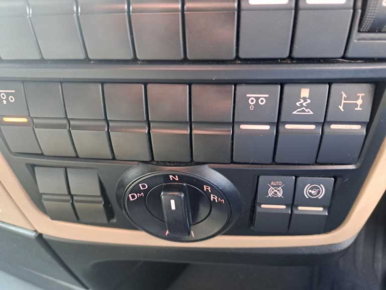 man tgx 26.500 tractor unit 6x2 auto 2019 260401