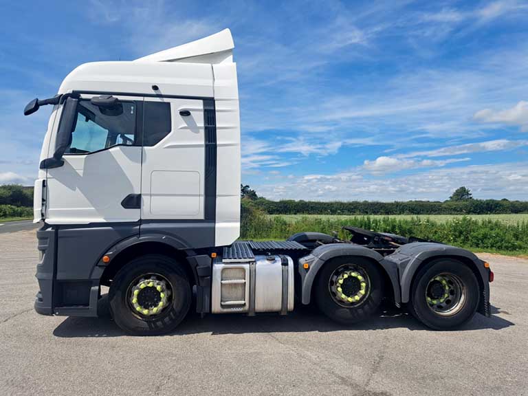 man tgx 26.470 tractor unit 6x2 auto 2020 260603