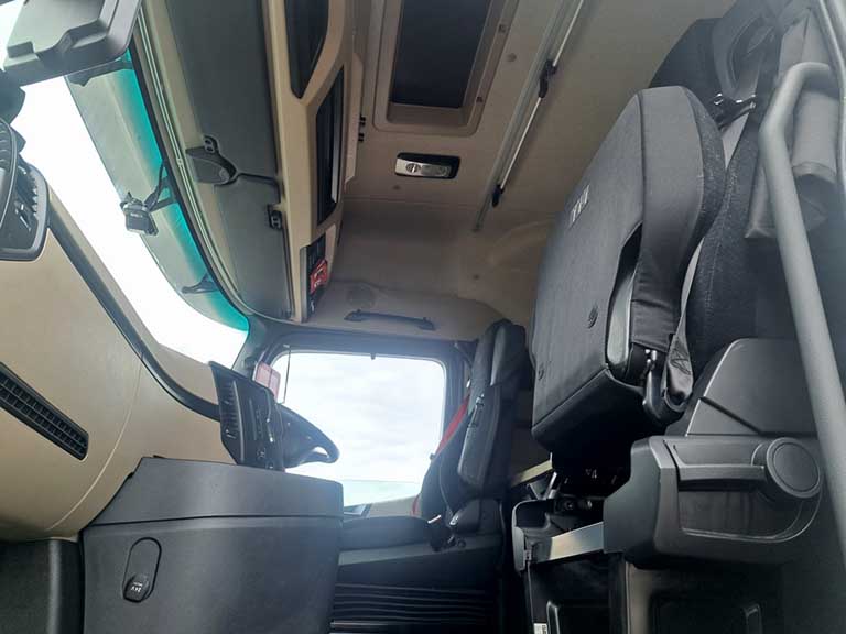 mercedes actros 2545 big space tractor unit 6x2 auto 2021 260602
