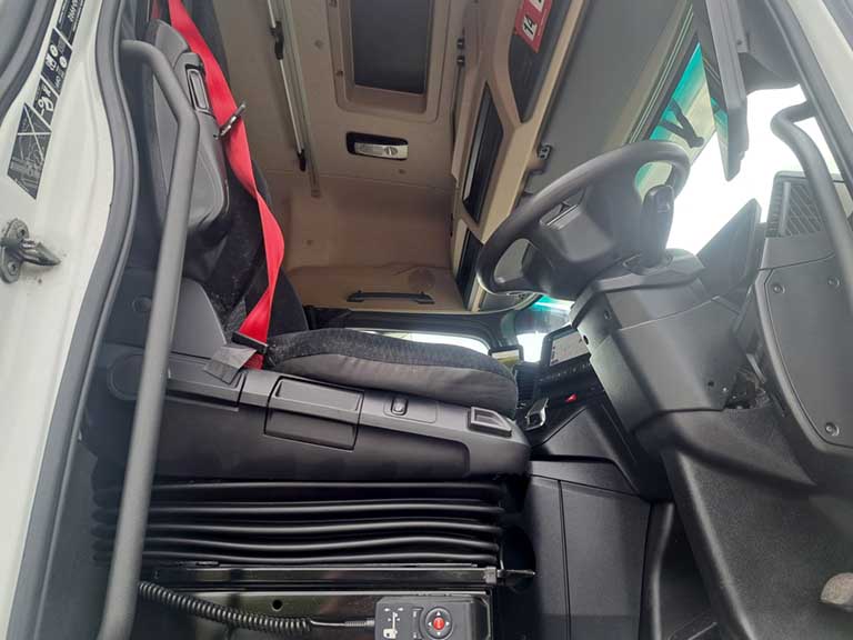 mercedes actros 2545 big space tractor unit 6x2 auto 2021 260602
