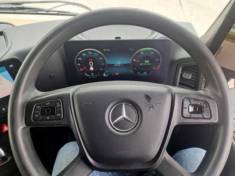 mercedes actros 2545 big space tractor unit 6x2 auto 2021 260602